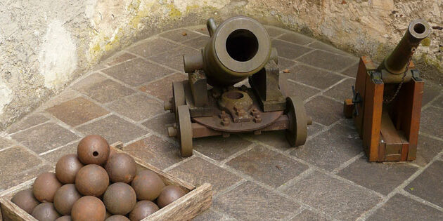 cannonball-and-cannon