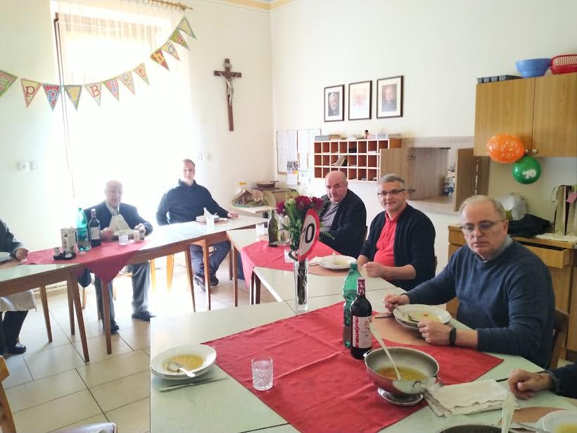 Praznično vzdužje na praznovanju rojstnega dne.