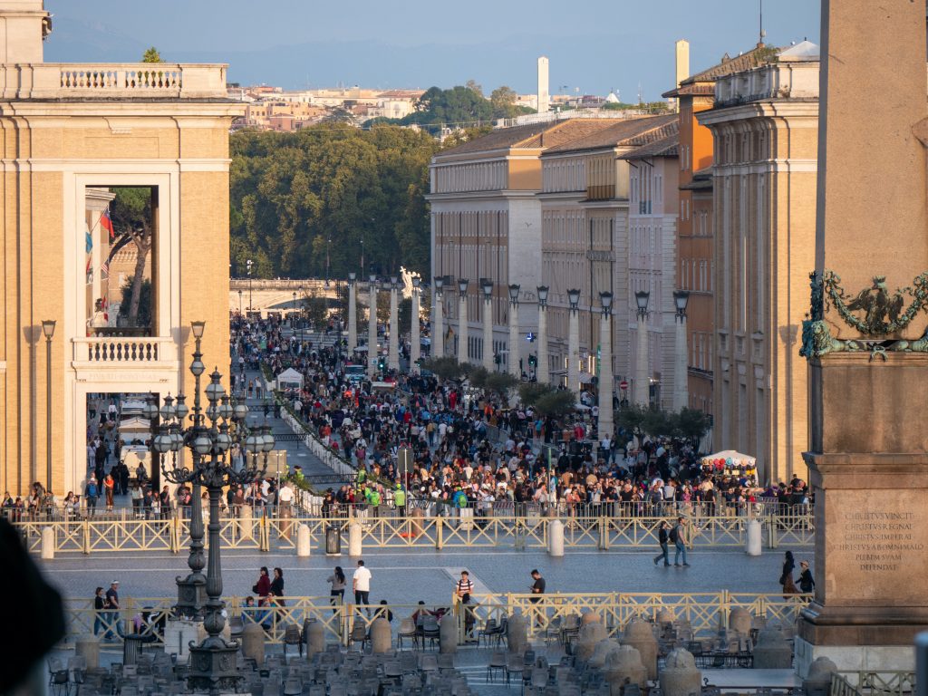 Pogled z bazilike na trg