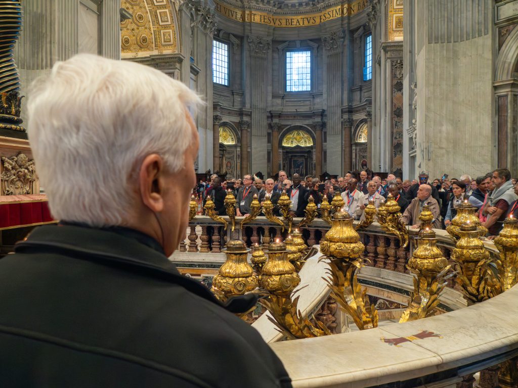 Vrhovni predstojnik p. Arturo Sosa DJ je vodil tudi obisk sv. Petra