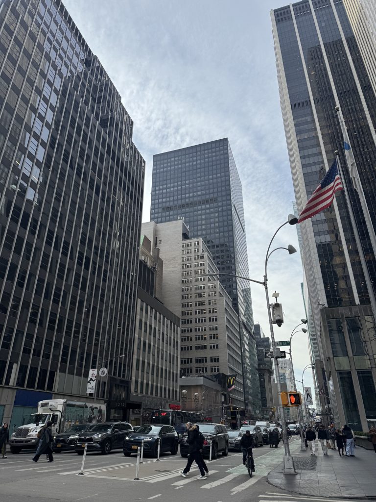 Avenue des Americas 1212, sedež revije America.